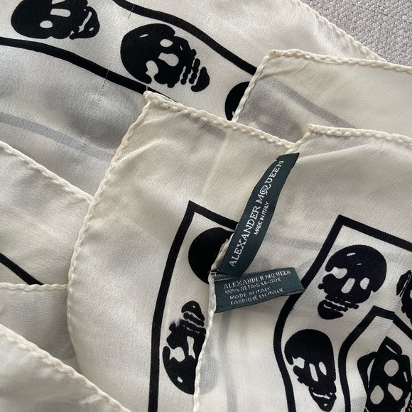 Alexander McQueen silk skull scarf - Picture 5 of 10